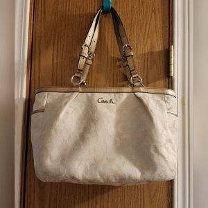 Guc beautiful gold jacquard signature coach shoulder bag see pics